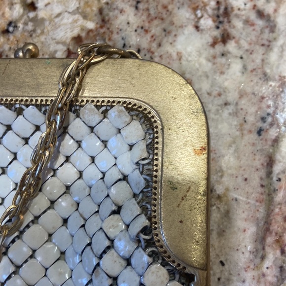 Vintage Whiting and Davis white bag 1970’s - Picture 7 of 11